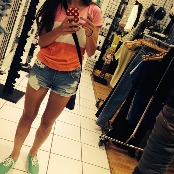 Colorblock v-neck - Picture 3 of 3